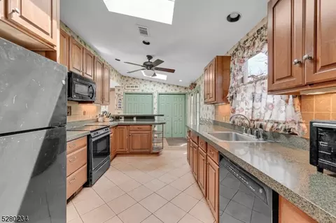 15 Surrey Dr, Wayne, NJ 07470 photo 19