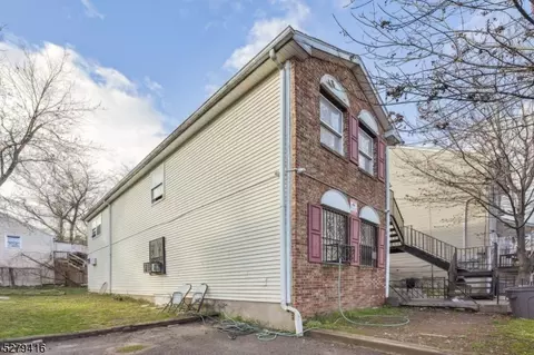 23 Holsman St, Paterson, NJ 07522