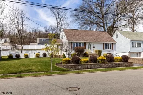 112 Sutton Ave, Totowa, NJ 07512