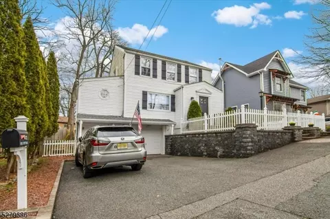 22 Hilltop Trl, Denville, NJ 07834