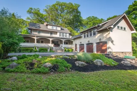 30 Oak Ln, Mountain Lakes, NJ 07046
