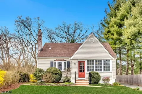 8 Ridgewood Rd, Morris Plains, NJ 07950