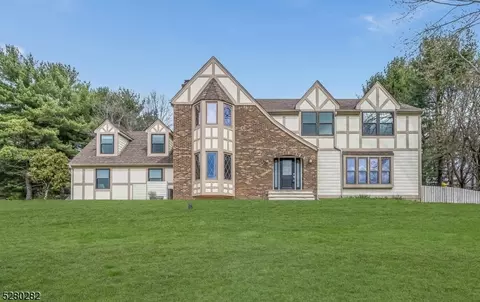 4 Stanton Grange Rd, Lebanon, NJ 08833