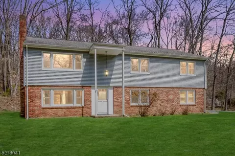 12 Audubon Dr, Denville, NJ 07834