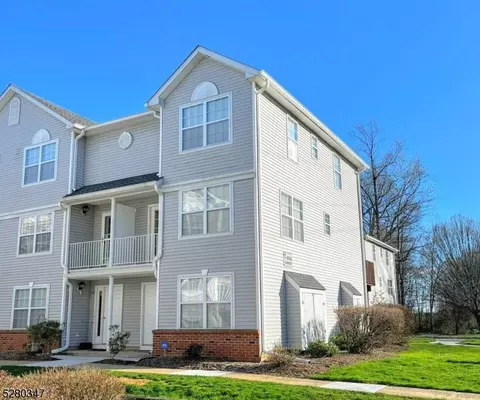 201 Lindsey Dr, Hackettstown, NJ 07840