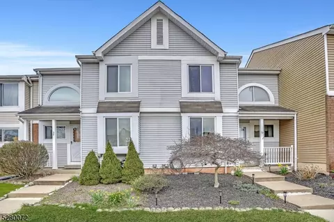 32 Whitehall Ct, Hillsborough, NJ 08844