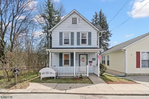 7 Plane St, Butler, NJ 07405