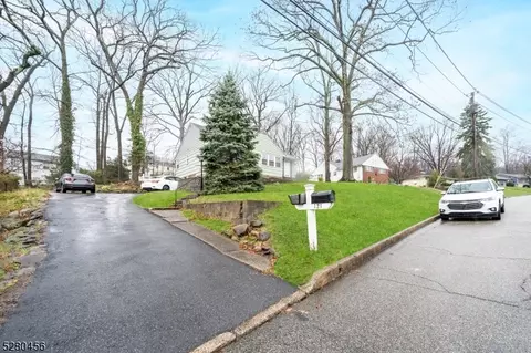 121 Macdonald Dr, Wayne, NJ 07470 photo 2