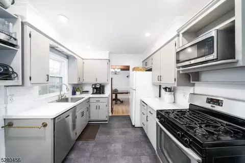 121 Macdonald Dr, Wayne, NJ 07470 photo 8
