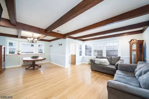 121 Macdonald Dr, Wayne, NJ 07470 photo 3