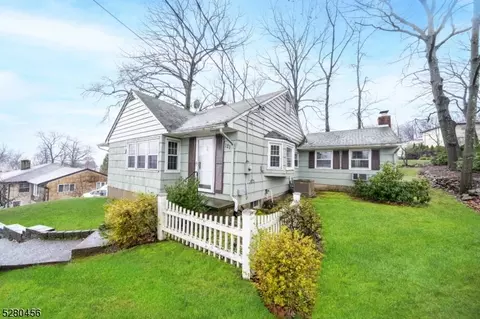 121 Macdonald Dr, Wayne, NJ 07470