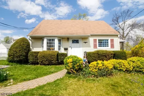 18 Woods End Rd, Clifton, NJ 07012