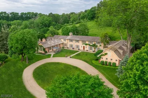 201 Pleasant Valley Rd, Mendham, NJ 07945