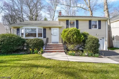 9 Byron Pl, Livingston, NJ 07039