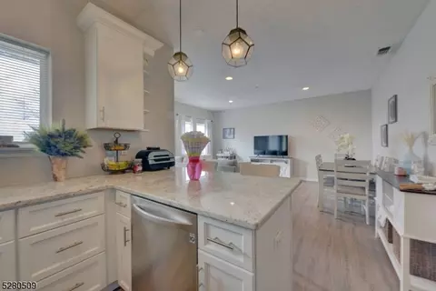 320 Brittany Dr #320, Wayne, NJ 07470 photo 4