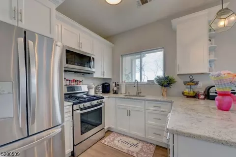 320 Brittany Dr #320, Wayne, NJ 07470 photo 3
