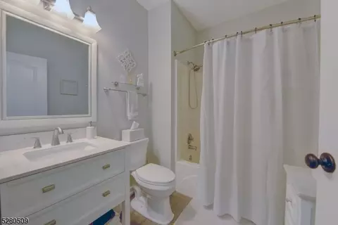 320 Brittany Dr #320, Wayne, NJ 07470 photo 12