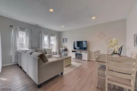 320 Brittany Dr #320, Wayne, NJ 07470 photo 6