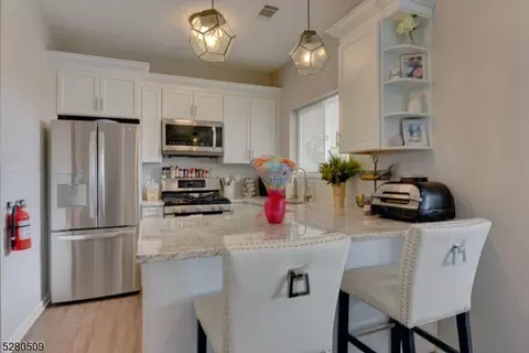 320 Brittany Dr #320, Wayne, NJ 07470 photo 2