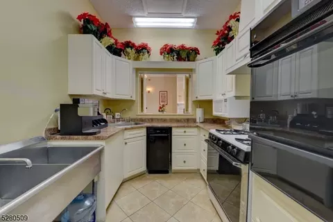 320 Brittany Dr #320, Wayne, NJ 07470 photo 24
