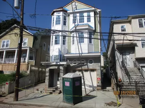35 Salem St, Newark, NJ 07106