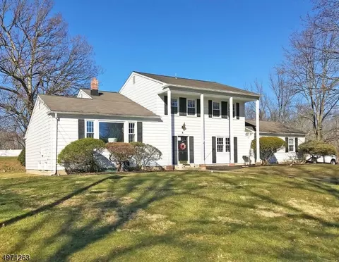 2 Biscay Dr, Parsippany-troy Hills Twp, NJ 07054