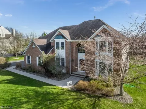 17 Beacon Light Rd, Tewksbury Twp, NJ 07830