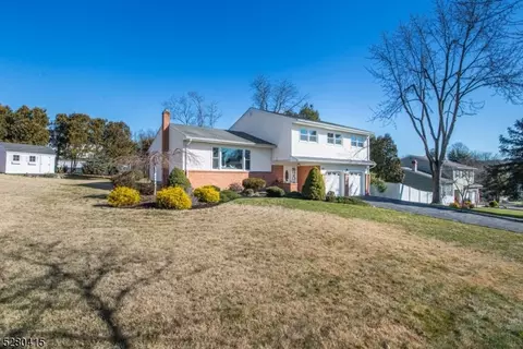 10 Hemlock Dr, Verona, NJ 07044