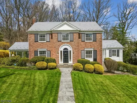 19 Lewis Dr, Maplewood, NJ 07040