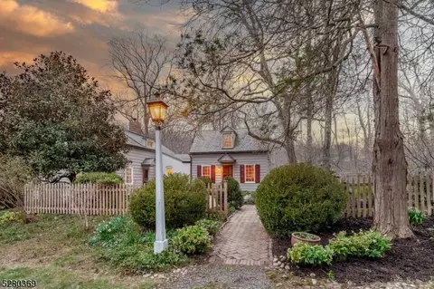 16 Old Mill Rd, Stockton, NJ 08559