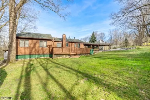 44 Lake Pochung Rd, Sussex, NJ 07461