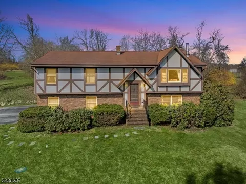 927 Warwick Tpke, Hewitt, NJ 07421