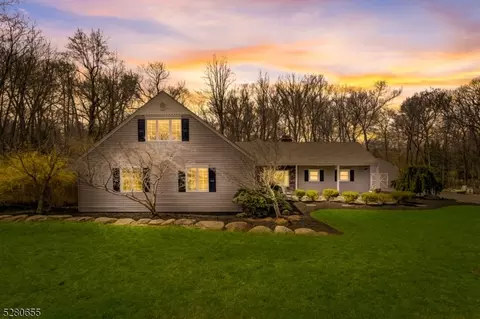 82 Andrew Ave, Oakland, NJ 07436