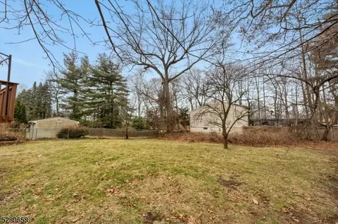 301 Oakwood Dr, Paramus, NJ 07652 photo 41