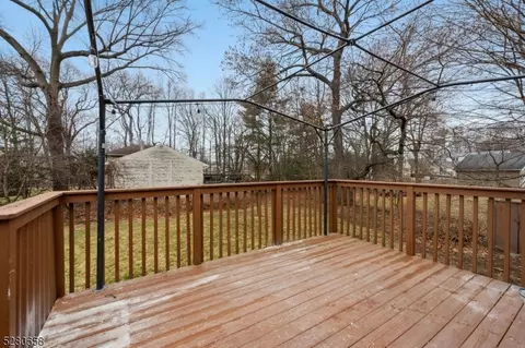 301 Oakwood Dr, Paramus, NJ 07652 photo 38