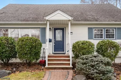 301 Oakwood Dr, Paramus, NJ 07652 photo 2