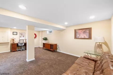 301 Oakwood Dr, Paramus, NJ 07652 photo 34