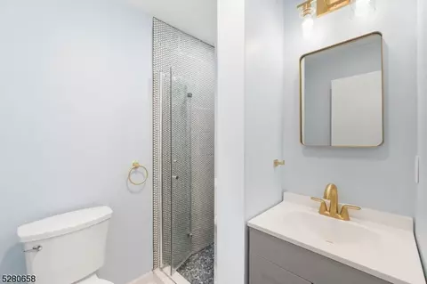 301 Oakwood Dr, Paramus, NJ 07652 photo 21