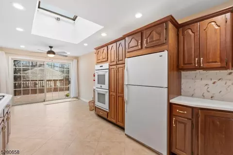 301 Oakwood Dr, Paramus, NJ 07652 photo 13