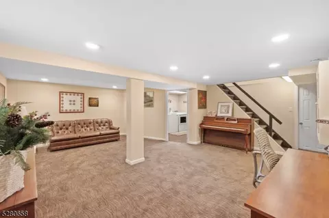 301 Oakwood Dr, Paramus, NJ 07652 photo 33