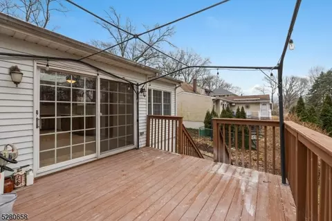 301 Oakwood Dr, Paramus, NJ 07652 photo 37