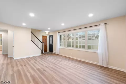 301 Oakwood Dr, Paramus, NJ 07652 photo 6