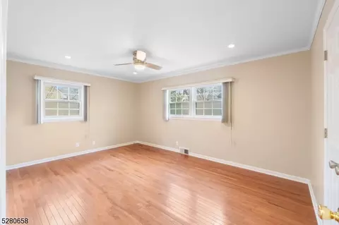 301 Oakwood Dr, Paramus, NJ 07652 photo 22
