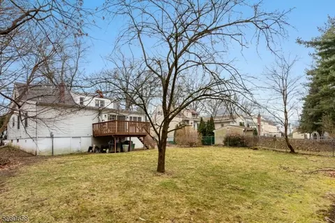301 Oakwood Dr, Paramus, NJ 07652 photo 39