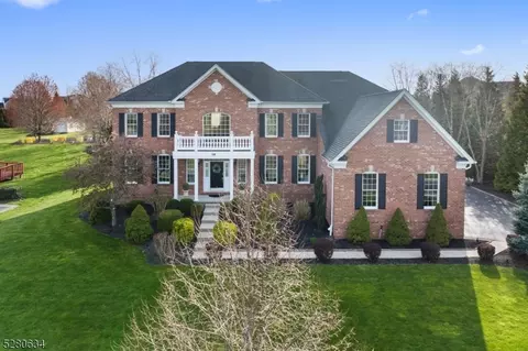 16 Rowland Dr, Hillsborough, NJ 08844