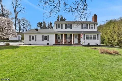 7 Hunters Ln, Sparta, NJ 07871