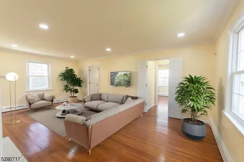 15 Burchard St, Edison, NJ 08837