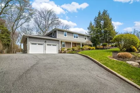 21 Tulip Ter, Wayne, NJ 07470
