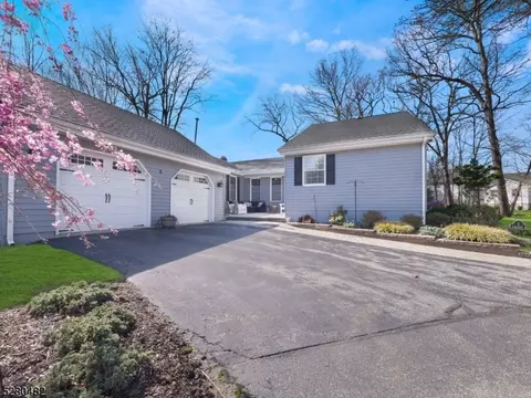 3 Caribou Cir, Wayne, NJ 07470 photo 2