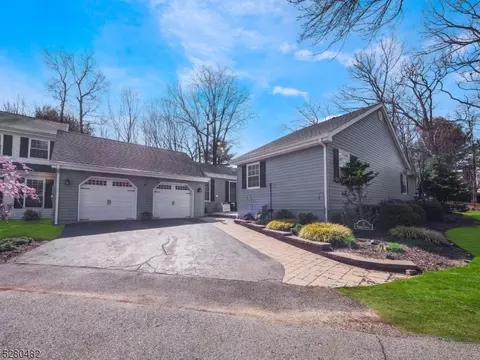3 Caribou Cir, Wayne, NJ 07470